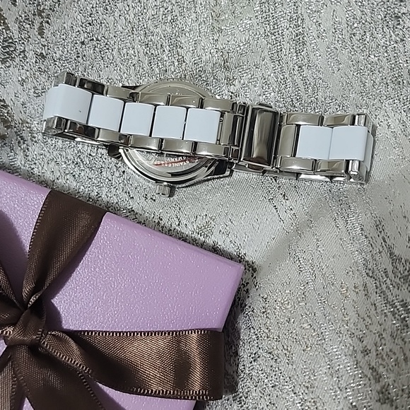 Women's Watch - Picture 3 of 7